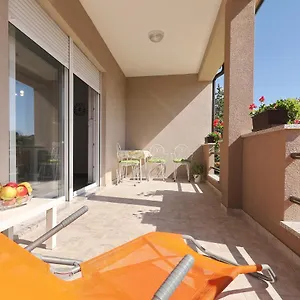 Lili Apartman