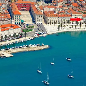 https://luxury-apartment-riva.splithotels.org